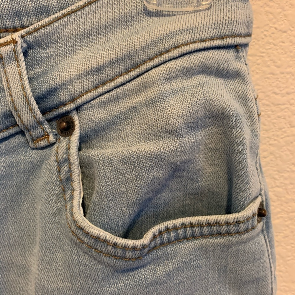 Reformation Light Wash High Rise str Leg. Size 26.​​​​​​​​​​​​​​​​​​​​ - Picture 5 of 7